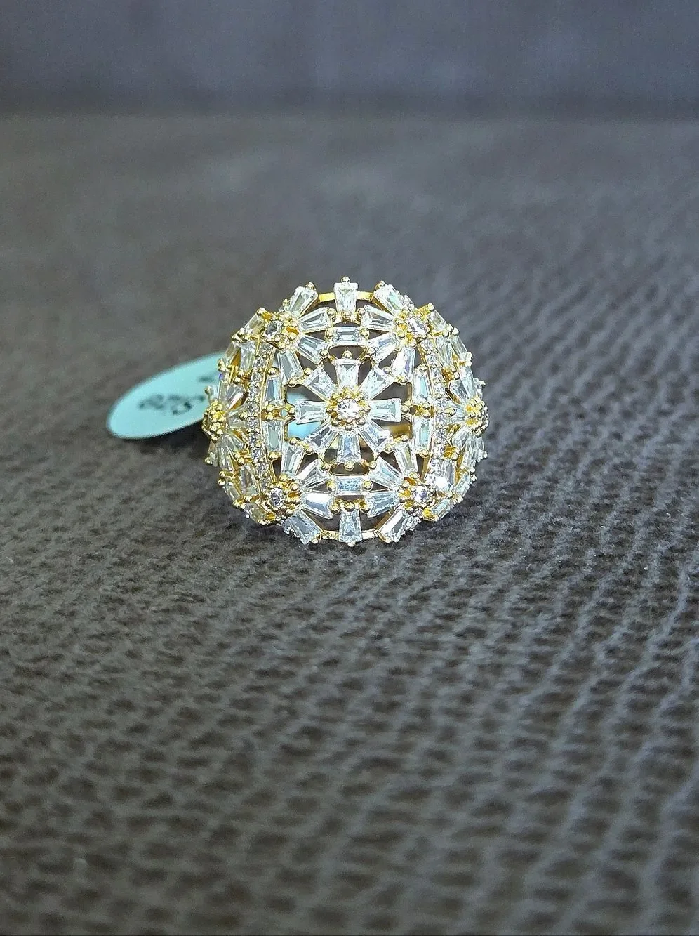 Rachel Zoe Gold💛 Floral🌼 Dome Ring💍 - NWT
